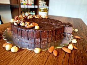 Шоколадово-лешникова веган торта